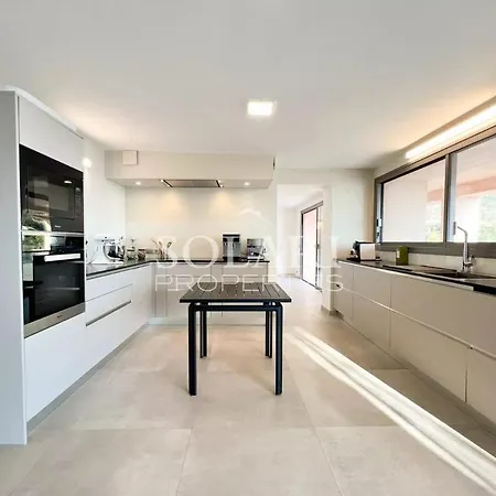 Modern Close To Beaches And Village